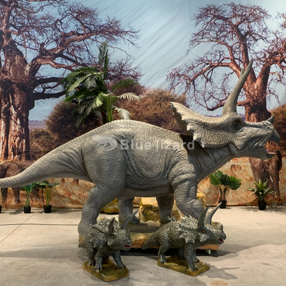 Realistyczny animatoniczny model Triceratopsa